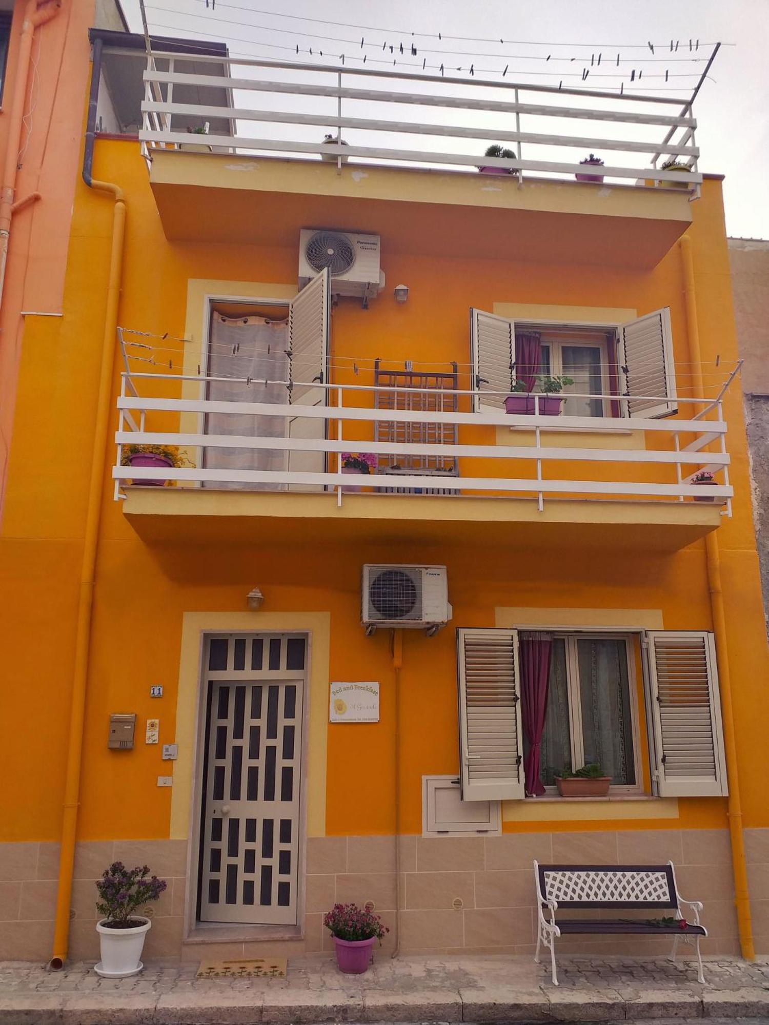B&B Il Girasole 巴莱斯特拉泰 外观 照片